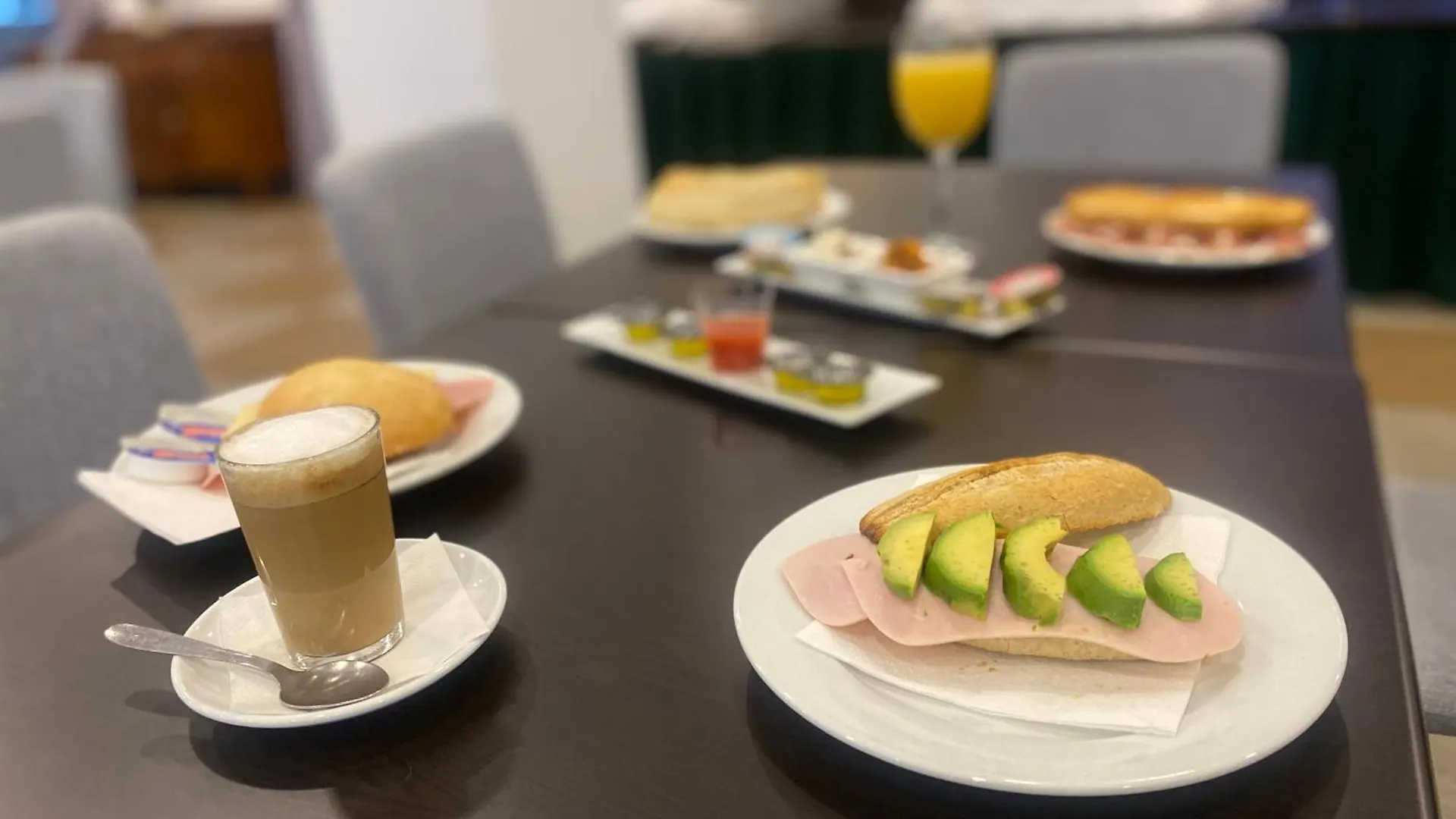 Hotel Montera Plaza 로스바리오스